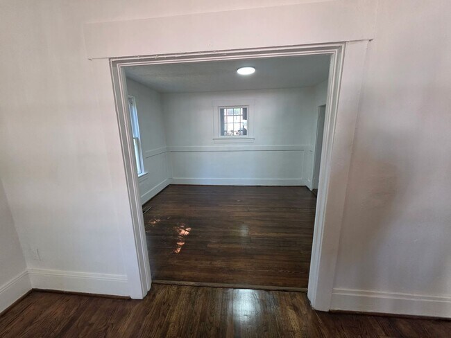 Building Photo - 3 br 1 bath house