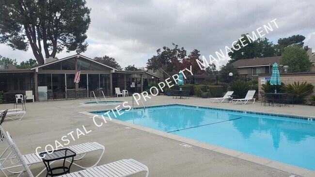 Building Photo - 1696 Carmel Cir E