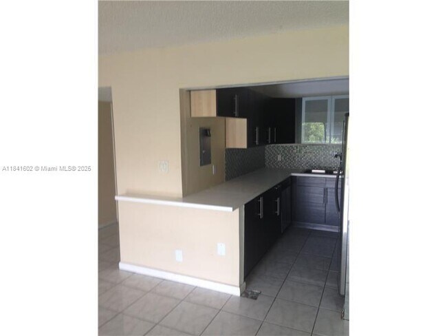 Building Photo - 6101 N Falls Cir Dr