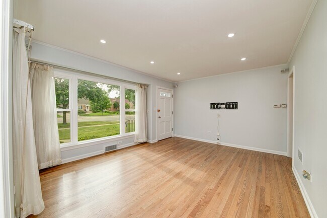 Building Photo - 384 S Wolf Rd