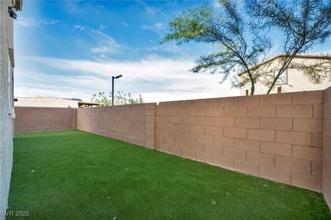 Building Photo - 4054 E Tonopah Ave