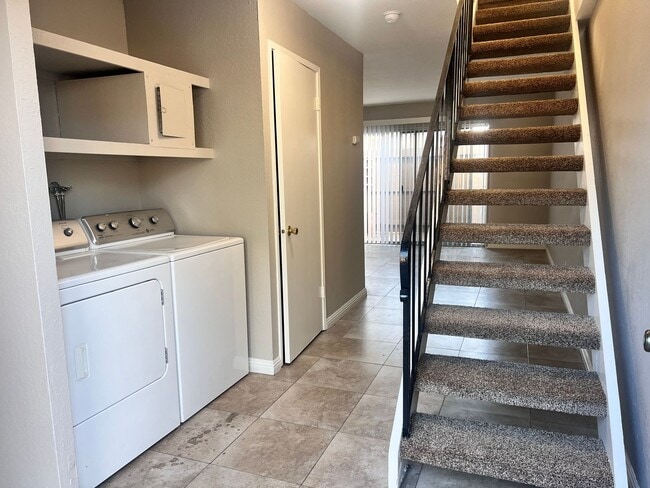 Building Photo - SUNNYVALE- 2 Bedroom 1.5 Bath Condominium -Washer & Dryer Included