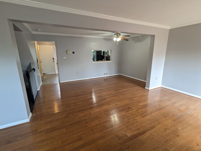 Building Photo - Beautifully maintained townhouse in Tuscar...