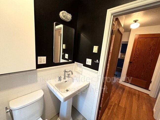 Building Photo - 7336 N Central St