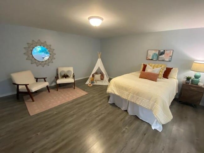 Building Photo - Mid-Century Gregory Heights 4 bedroom 2.25...