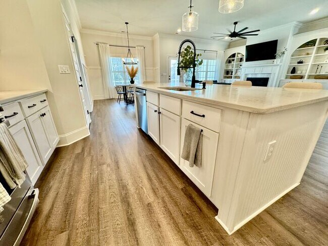 Building Photo - Pre-lease today for a late May move in