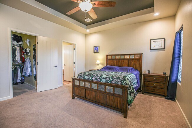Building Photo - Beautiful 4 Bed 2 Bath - Dogs Allowed!