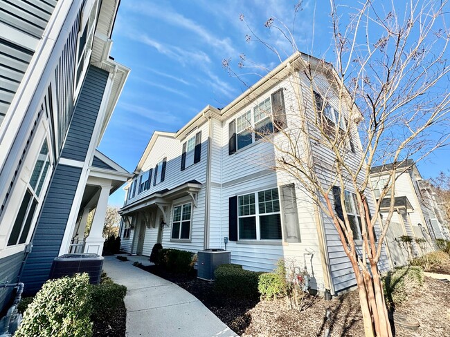 Building Photo - Available NOW! 1st Time Rental! Water, Sewer Trash, Landscaping, Community Pool Included!