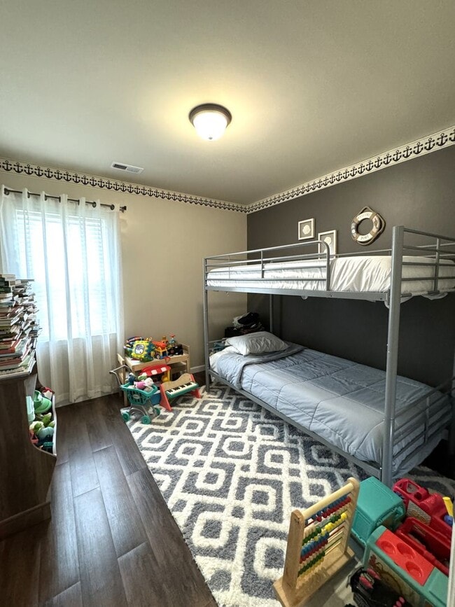 Building Photo - An adorable home within the City!