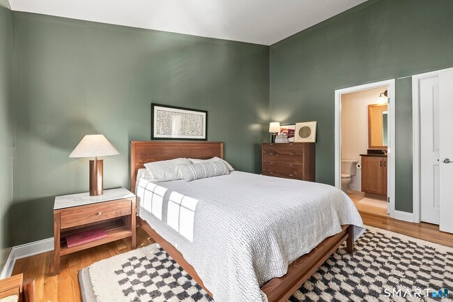 Building Photo - 35 Moorland Dr