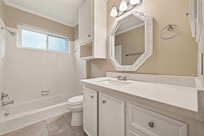 Building Photo - 11923 Briar Forest Dr