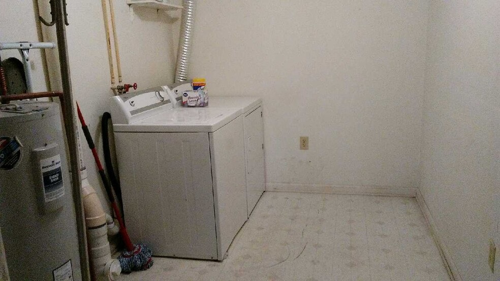 Building Photo - 6 Morningstar Dr