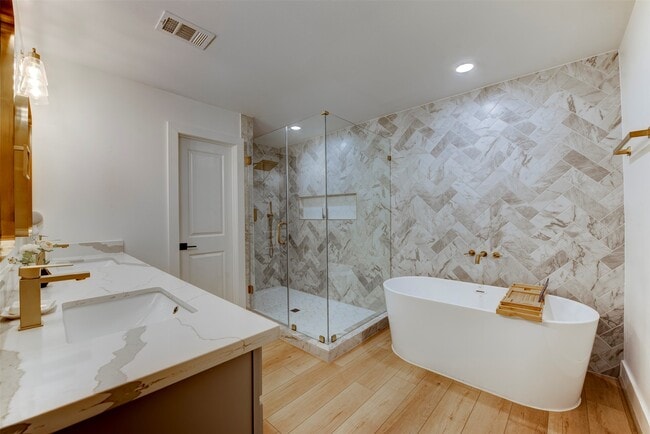 Building Photo - 2406 Blue Water Ln