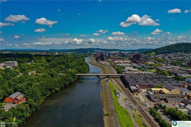 Building Photo - 11 W 2nd St