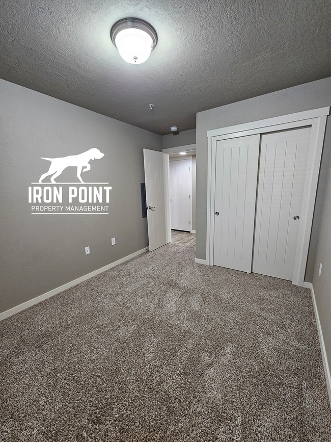 Building Photo - JE911