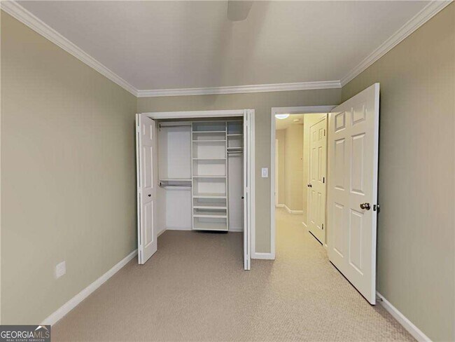 Building Photo - 1217 Highland Bluff Dr S E