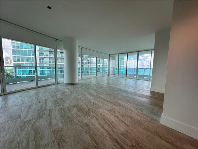 Building Photo - 2127 Brickell Ave