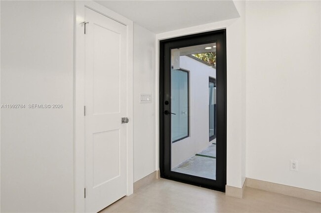 Building Photo - 7238 Jacaranda Ln