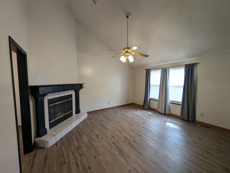 Building Photo - 1123 S 14th St