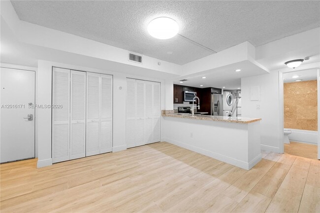 Building Photo - 5201 Orduna Dr