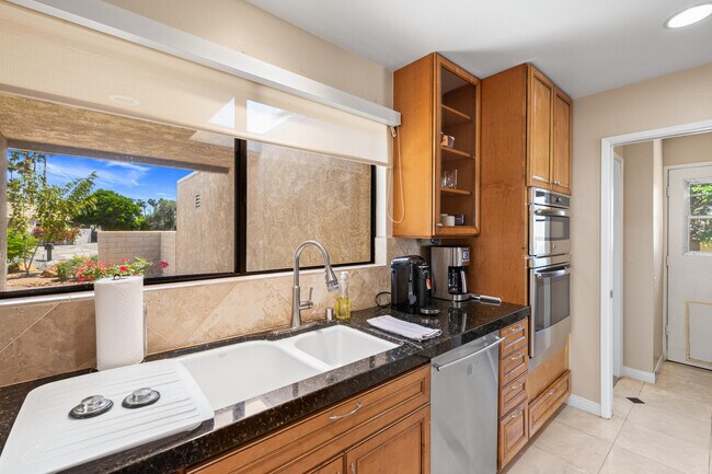 Building Photo - 70520 Gardenia Ct