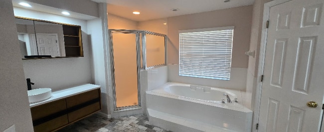 Building Photo - 2635 Highlands Vue Pkwy