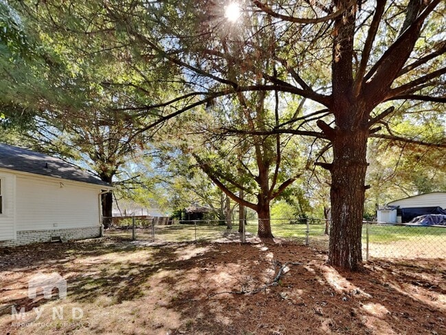 Building Photo - 411 Arrow Bend Rd