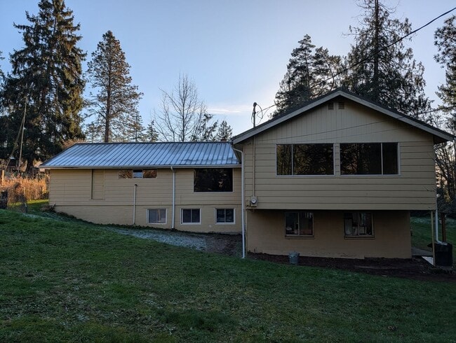 Building Photo - 12633 E Lake Dr