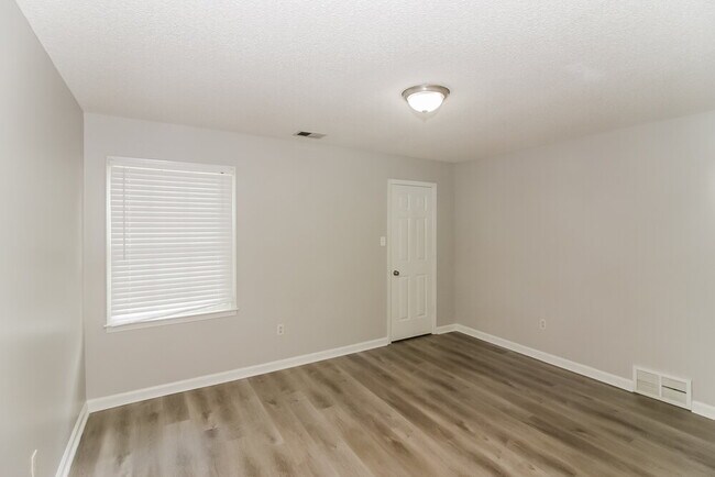 Building Photo - 269 Locust Grove Dr