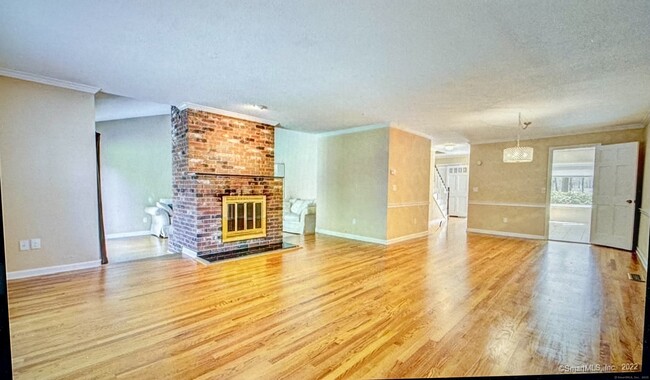 Building Photo - 136 Tunxis Village