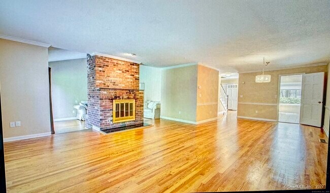 Building Photo - 136 Tunxis Vlg