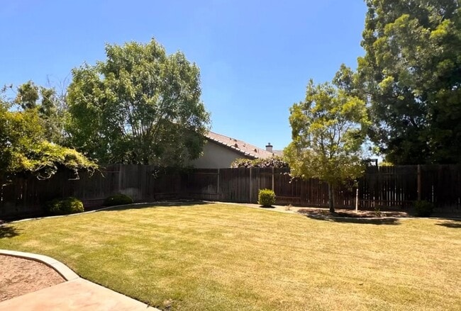Building Photo - Charming Home For Rent Available Now