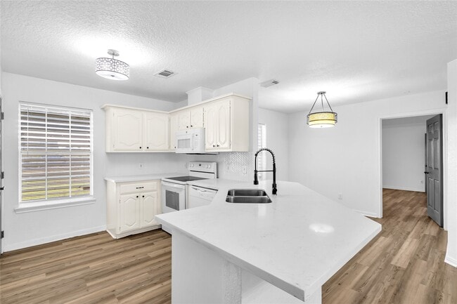 Building Photo - 2930 23rd Ave N