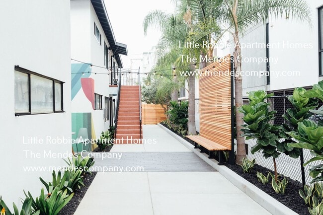 Building Photo - 1762 1/2 Robinson Avenue-