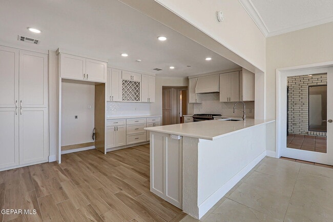 Building Photo - 5808 Kingsfield Ave