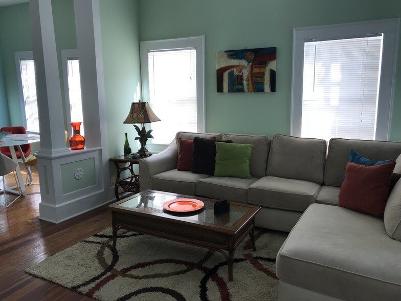 Living room - 1113 Grinnell St
