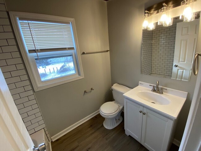 Building Photo - Remodeled 3 bed 2 bath