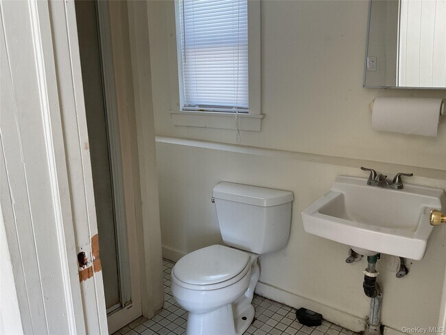 Building Photo - 1114-1114 NY-94