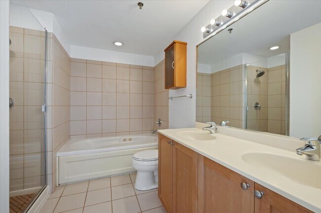 Building Photo - 701 S Wells St