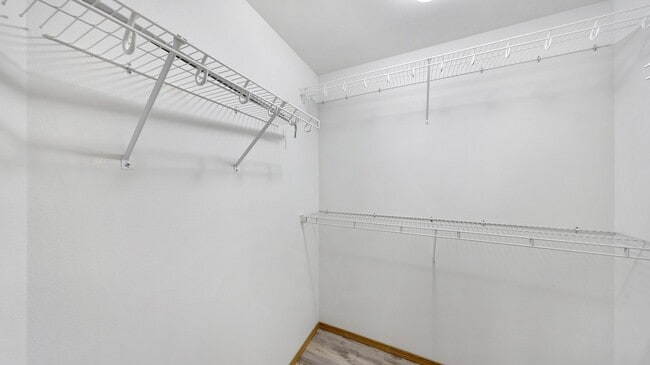 Building Photo - 3 Bed 2 Bath - 5 Acres - Large Living Room - Office - Pet Friendly - Groups