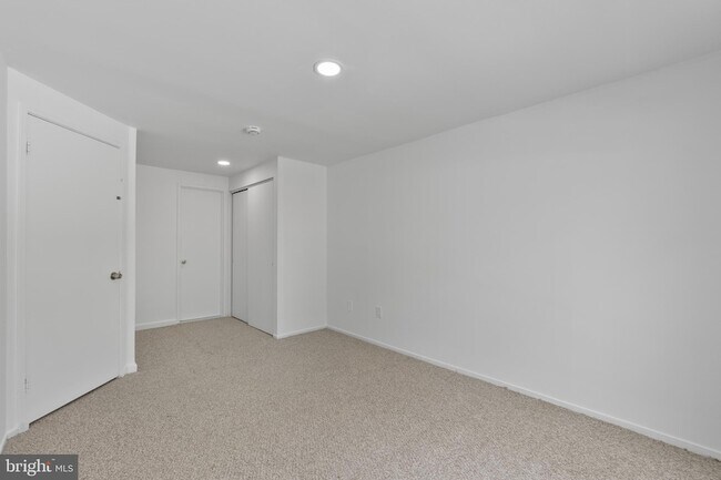 Building Photo - 8619 Welbeck Way