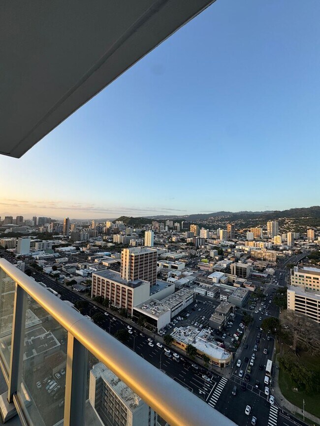 Building Photo - Ready to Move in Brand New Condo! First Time Renting! 3 Bed/2 Bath/2 Parking at The Park on Ke‘ea...