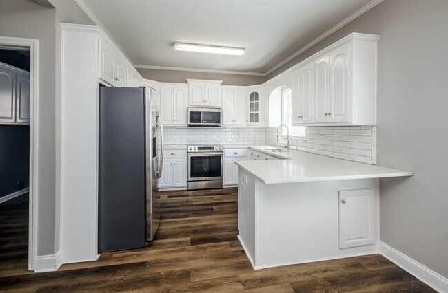 Building Photo - 4893 Somerset Dr