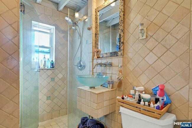 Building Photo - 190 Knickerbocker Rd