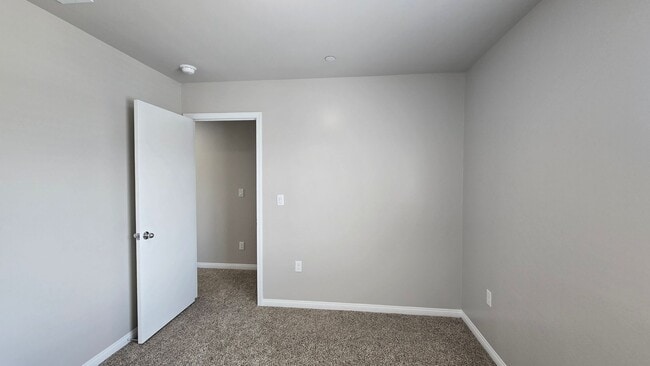 Building Photo - 1837 Walnut Dr