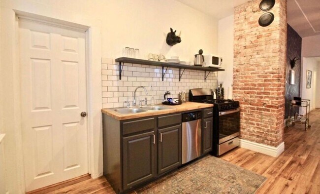 Building Photo - 3251 Lawrence St