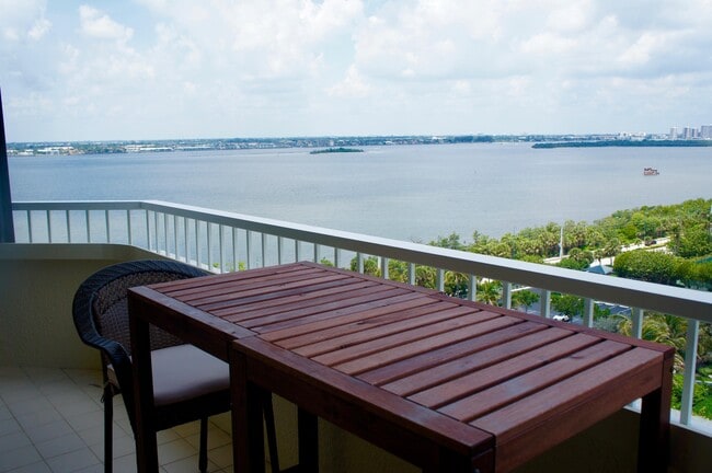 Building Photo - 5070 N Ocean Dr