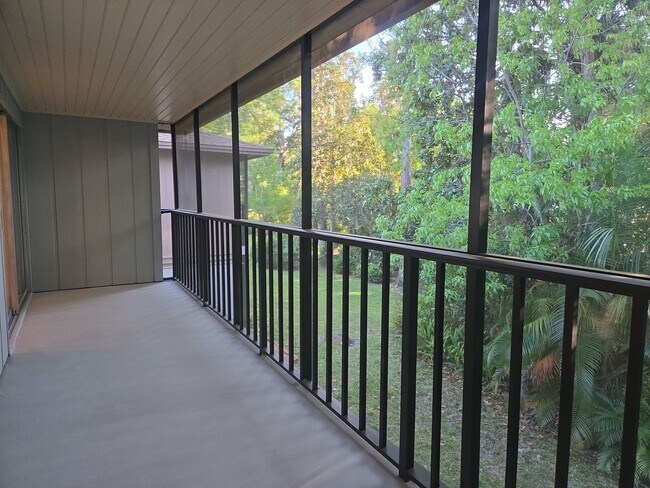 Building Photo - MOVE IN TODAY 2/2 IN DELTONA