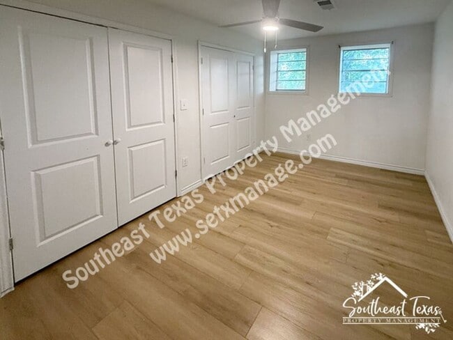 Building Photo - 908 Stilwell Blvd