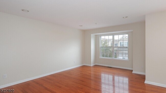 Building Photo - 1044 Shadowlawn Dr